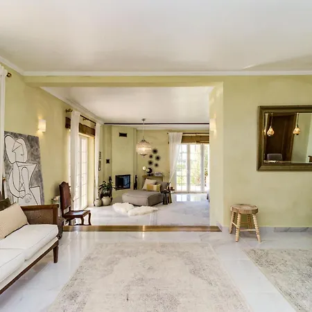 Luxury Coastal With Heated Pool Basketball Court & Ocean Views Near Lisbon *